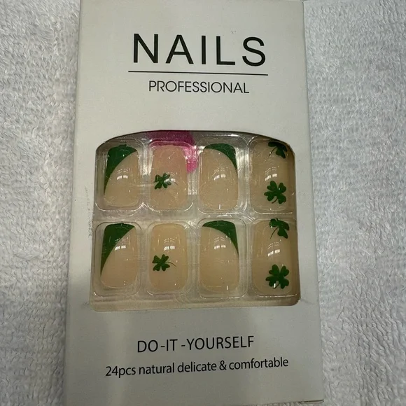 New Green Clover Shamrock Press on nails  Nail Art - Picture 3 of 4